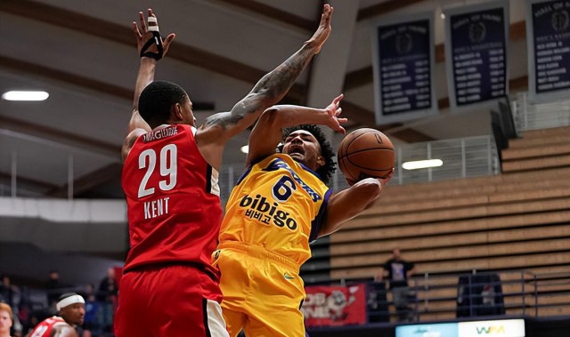 豪取准三双数据，湖人可以考虑用双向合同签下二队的强力得分手？